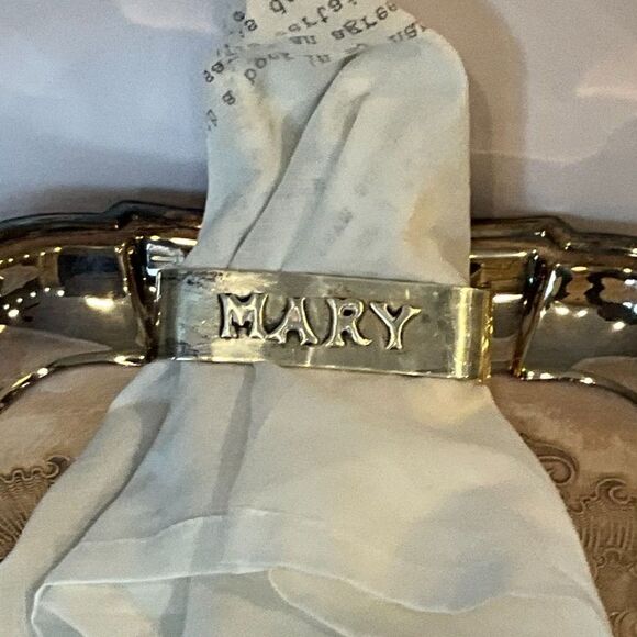 Stunning vintage sterling silver napkin ring; name Mary embossed must see